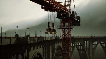 snelwegbrug in aanbouw video
