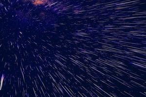 espacio azul oscuro abstracto elegante universo de humo con estrella y polvo de estrellas blanco lechoso de galaxia dinámico en el espacio. foto