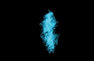 flujo de vapor de humo azul claro abstracto efecto de fuego de haz de superposición de polvo realista textura ligera en negro oscuro.
