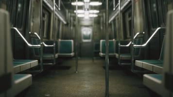 vagón de metro en EE. UU. vacío debido a la epidemia de coronavirus covid-19 video