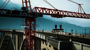 motorvägsbro under uppbyggnad video