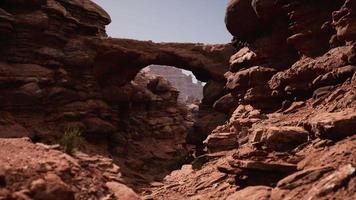 arco in pietra rossa nel parco del Grand Canyon video