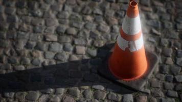 oranje en wit gestreepte verkeerskegel video