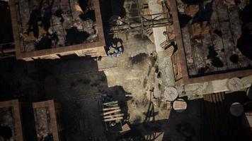 vista aérea de la antigua fábrica abandonada video