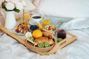 desayuno en la cama foto
