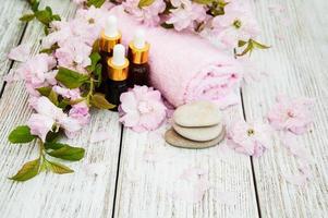 productos de spa con flor de sakura foto