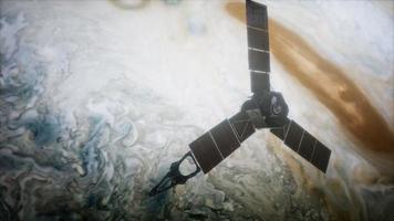 juno-satelliet in een baan om Jupiter video