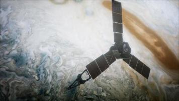 Juno sattelite orbiting Jupiter video