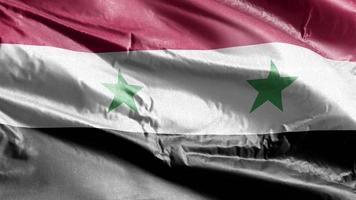 bandera textil siria ondeando en el bucle de viento. estandarte sirio balanceándose con la brisa. tejido textil tejido. fondo de relleno completo. Bucle de 10 segundos. video