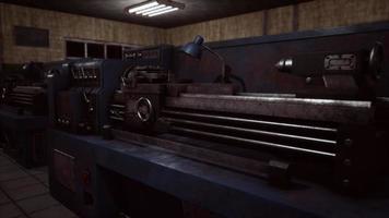 máquina de trabajo de metal vintage hecha en el siglo pasado video
