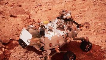 mars rover perseverancia explorando el planeta rojo. elementos proporcionados por la nasa. video