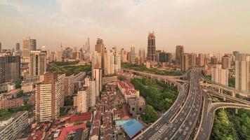 4k-Zeitraffer-Sequenz von Shanghai, China - neun Drachensäulen vor Sonnenuntergang video