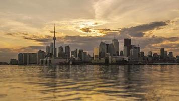 Sequenza timelapse 4k di toronto, canada - giorno dal molo di polson video