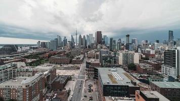 Sequência de timelapse 4k de toronto, canadá - visão de grande angular do horizonte antes do pôr do sol video