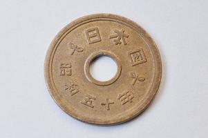 Moneda japonesa de 5 yenes foto