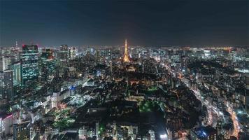 4k timelapse-reeks van tokyo, japan - de skyline van tokyo 's nachts vanuit de groothoek van het mori-museum video