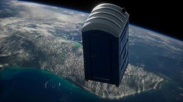 cabine de banheiro portátil de rua wc na órbita terrestre video