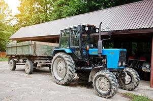 Blue Belarus 82.1 traktor with tractor-trailer photo