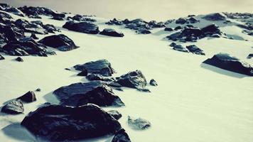 neve e rocha no inverno video