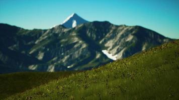 vue panoramique sur le paysage de montagne alpine dans les alpes video