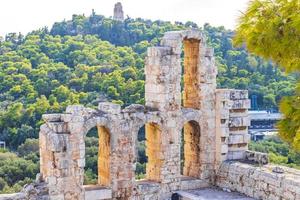 acrópolis de atenas odeón de herodes atticus anfiteatro ruinas grecia. foto