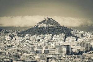 likavittou lykabettus y santa iglesia de san isidoro atenas grecia. foto