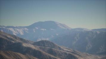 paisaje de montañas en afganistán al atardecer video