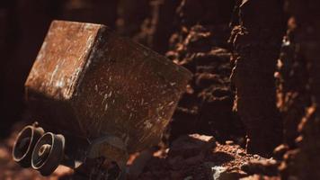 Verlassener Goldminenwagen, der während des Goldrausches zum Karren von Erz verwendet wurde video
