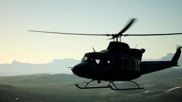 Hélicoptère militaire des états-unis au ralenti 8k au vietnam video
