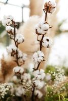 elegantes decoraciones de boda hechas de flores naturales foto