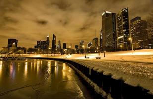 fotografía nocturna de la ciudad del centro de chicago