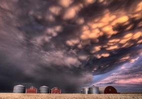 puesta de sol nubes de tormenta canadá foto