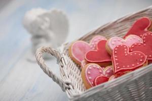 galletas en forma de corazón en el día de san valentín foto