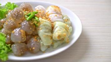 ångad risskinnsdumpling i thailändsk stil video