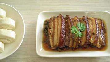 mei cai kou rou o panceta al vapor con recetas de col de mostaza swatow - estilo de comida china video