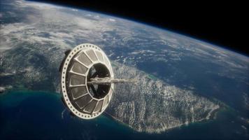 futuristische ruimtesatelliet in een baan om de aarde