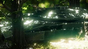 alter rostiger Tank im Wald video