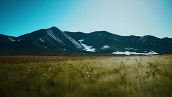 panoramisch uitzicht op alpine berglandschap in de alpen video