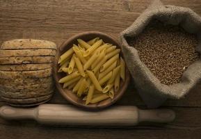 bread knife pasta photo