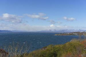 paisaje marino con vistas a la bahía de avacha. kamchatka foto