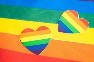 el mes del orgullo de los corazones coloridos del arco iris se celebra anualmente en junio social, símbolo de lgbt, lesbiana, gay, bisexual, transgénero, derechos humanos y paz. foto