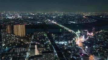 4 k sequenza timelapse di tokyo, giappone - traffico cittadino di tokyo di notte dal ponte di osservazione della città di ichikawa i-link video