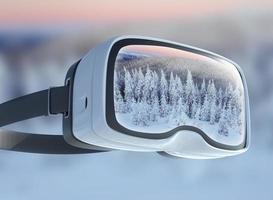 casco de realidad virtual, doble exposición. misterioso paisaje invernal montañas majestuosas en. árbol mágico cubierto de nieve. foto