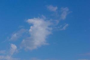 uso de la naturaleza del cielo y las nubes para el fondo foto