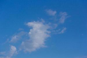 uso de la naturaleza del cielo y las nubes para el fondo foto