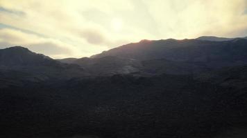 bergen van afghanistan bij zonsondergang video