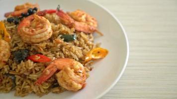 shrimps fried rice with herbs and spices - Asian food style video