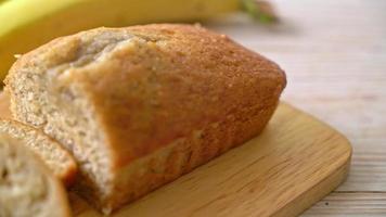 pão de banana caseiro ou bolo de banana fatiado video
