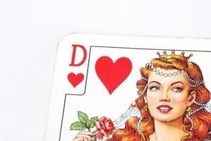 Naipe reina de corazones primer plano de la baraja de cartas vista completa foto