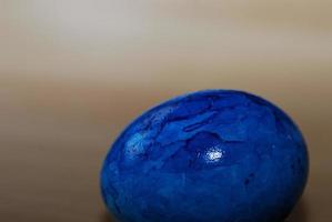 huevo de pascua azul foto
